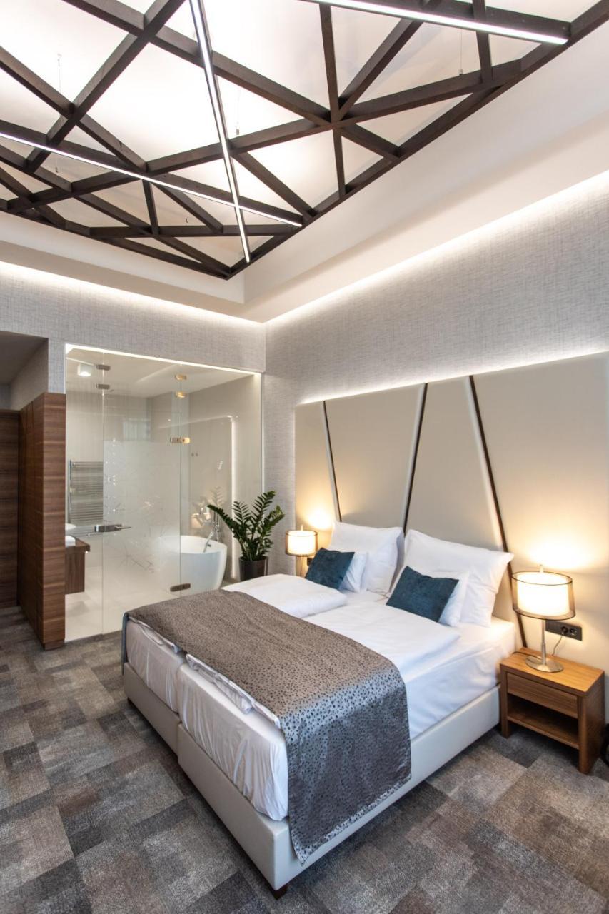 Artis Boutique Hotel Сомбатхей Экстерьер фото