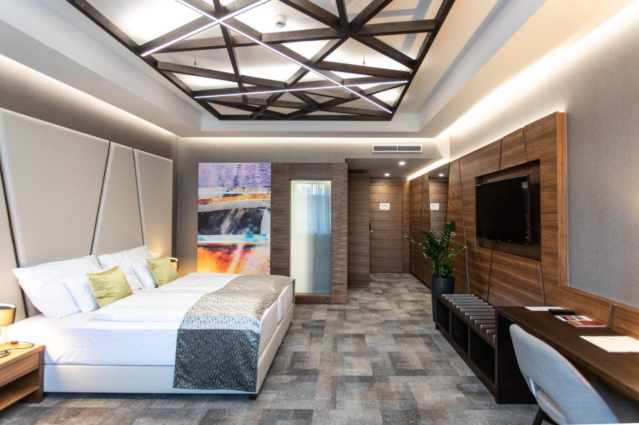 Artis Boutique Hotel Сомбатхей Экстерьер фото