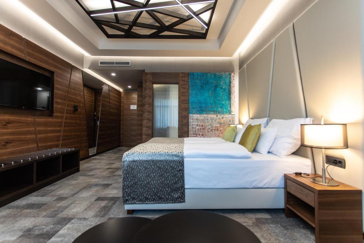Artis Boutique Hotel Сомбатхей Экстерьер фото