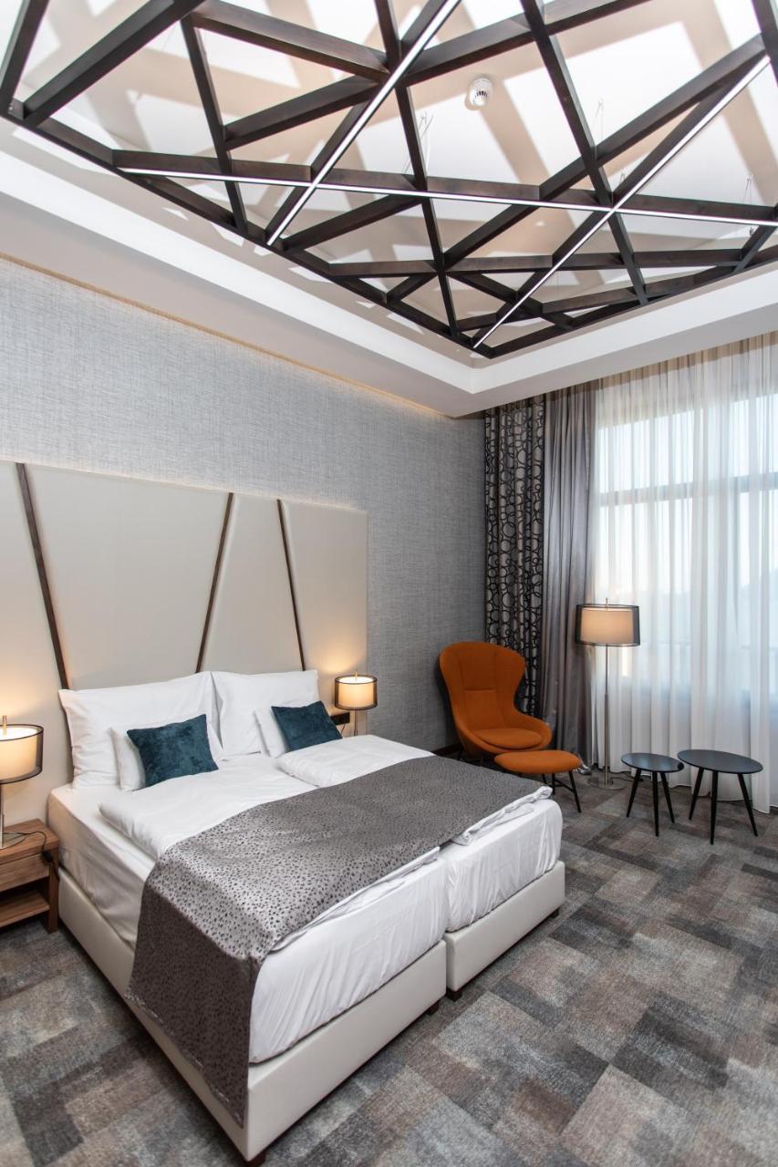 Artis Boutique Hotel Сомбатхей Экстерьер фото