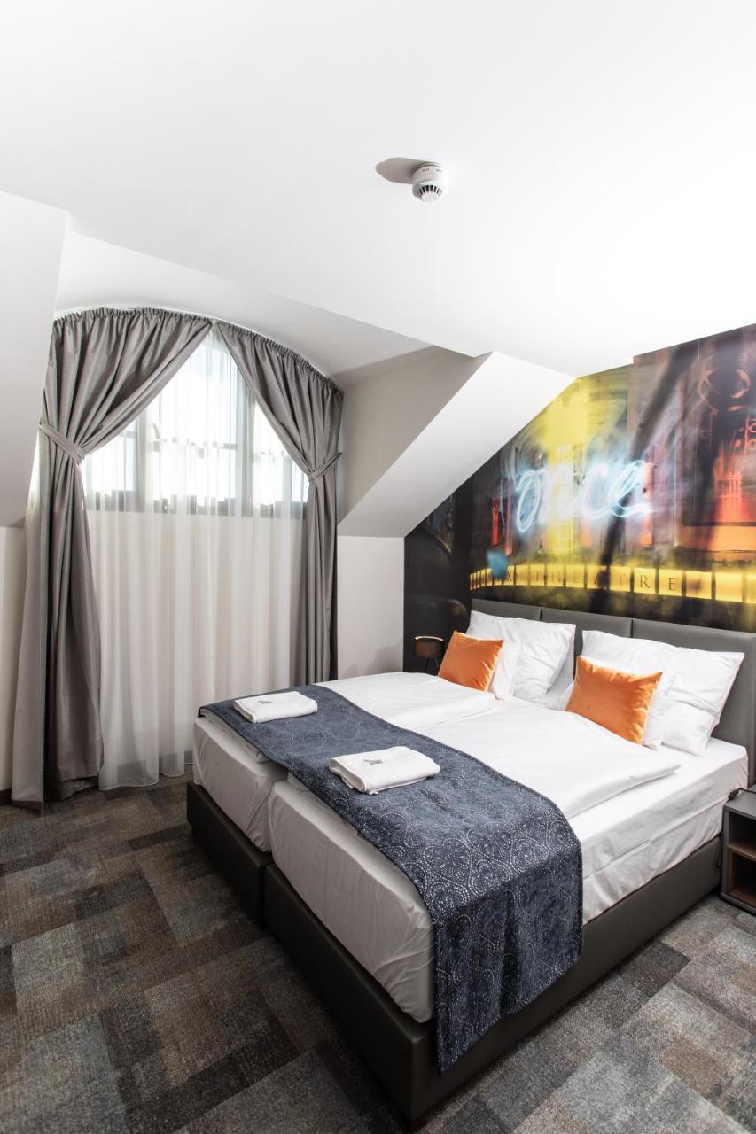 Artis Boutique Hotel Сомбатхей Экстерьер фото