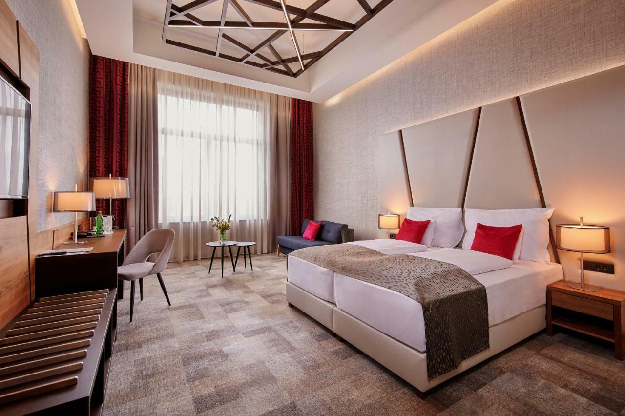 Artis Boutique Hotel Сомбатхей Экстерьер фото