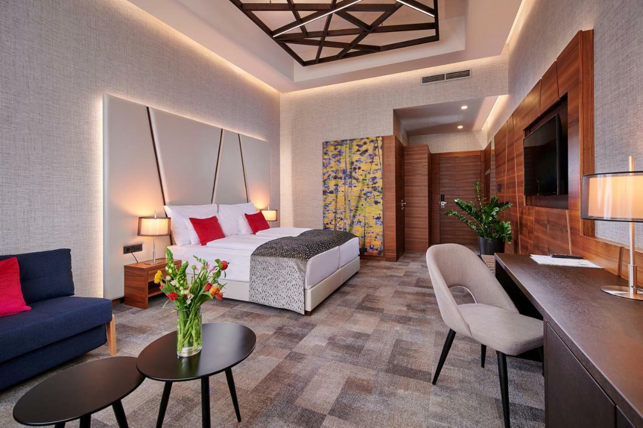 Artis Boutique Hotel Сомбатхей Экстерьер фото