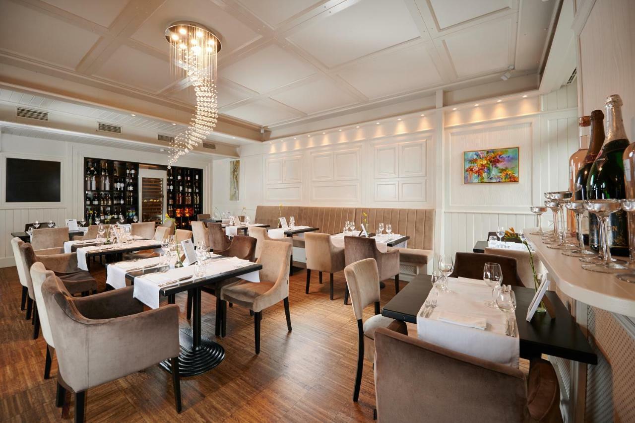Artis Boutique Hotel Сомбатхей Экстерьер фото