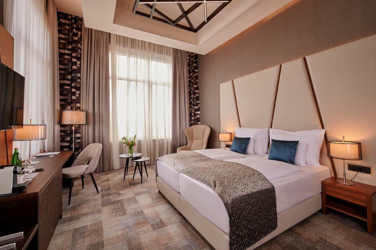 Artis Boutique Hotel Сомбатхей Экстерьер фото